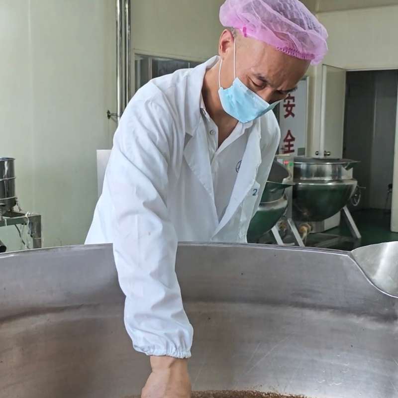 以赛促学强技能 康瑞生物膏方熬制班组开展技能比武活动(图1)